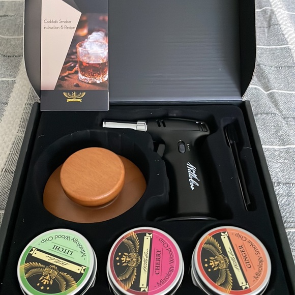 Cocktail Smoker Kit with 6 varieties of wood chips. - Picture 3 of 3